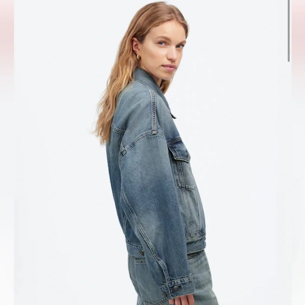 Madewell // NWT Relaxed Crop Jean Trucker Jacket in Billings Wash - Picture 3 of 13